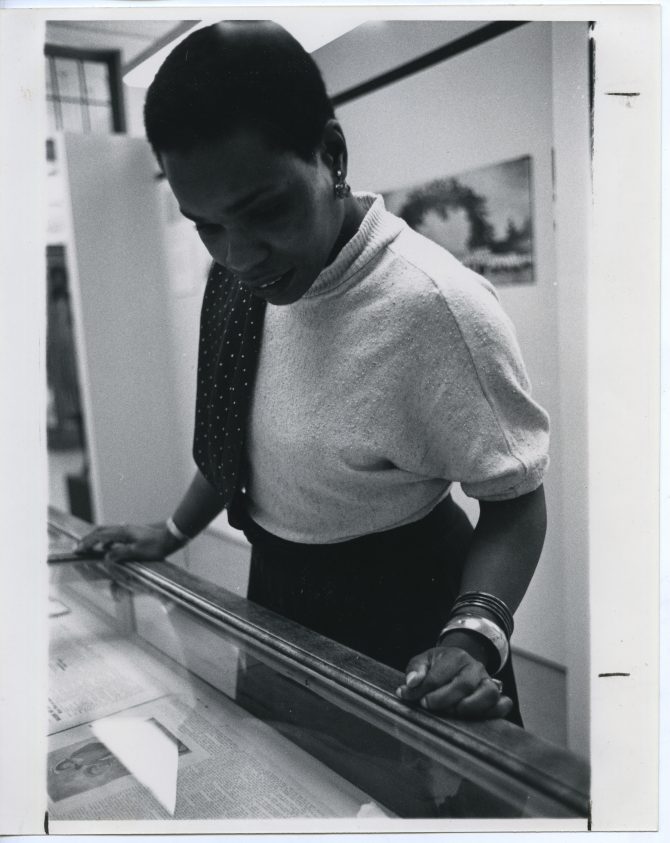 Women looking at exhibit case, circa 1980s, MS32