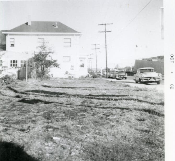 Houses and empty lot at corner of 36th St. and West during the construction for the 980 freeway
