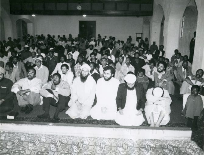Worshippers at masjid