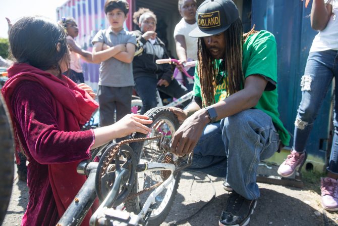 Celebrate all things bike! at the Martin Luther King Branch of Oakland Public Library, took place on May 8, 2019. The event let kids make and drink a smoothie peddling a bike!
Also create your own reflective gear, help with flat tires and work on scraper bikes.
