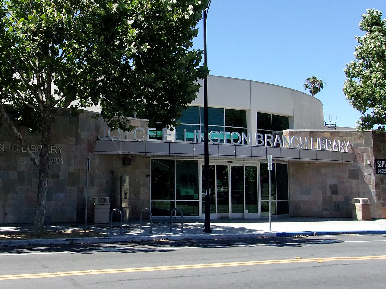Joyce Ellington Branch of the San Jose Public Library - outside