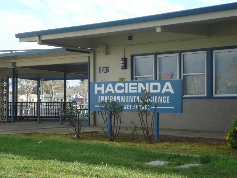Trường Tiểu học Valley View hiện nay được gọi là Trường Magnet Khoa học Môi trường Hacienda.