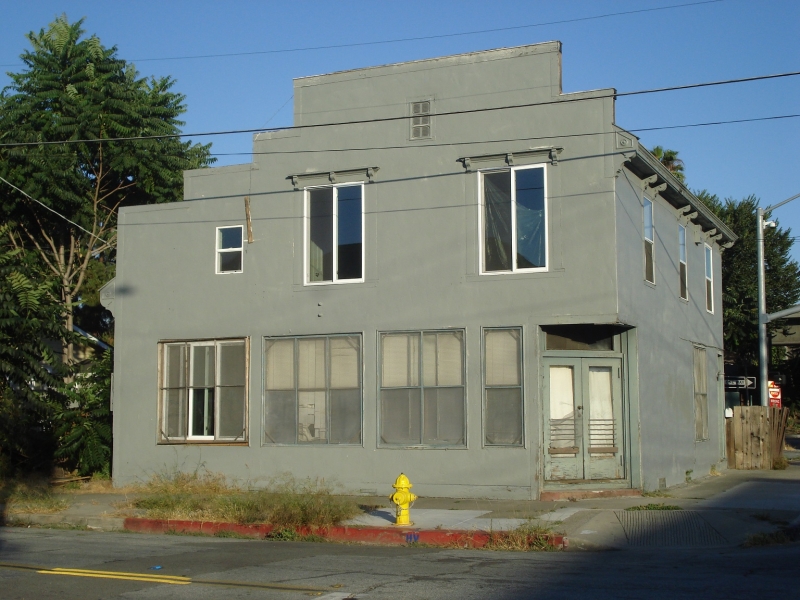 图片：旧的Trexall大楼仍然屹立在Lowell小学对面的South Seventh和Margaret街的拐角处。