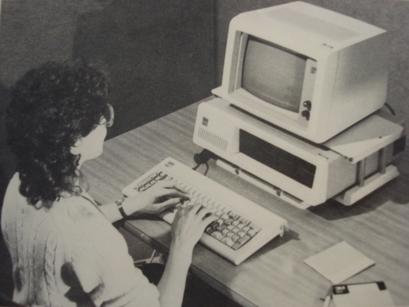 1986年，SVIC圖書管理員Andrea Schacter。