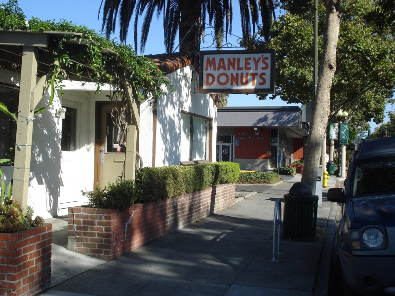 Manley's donuts exterior