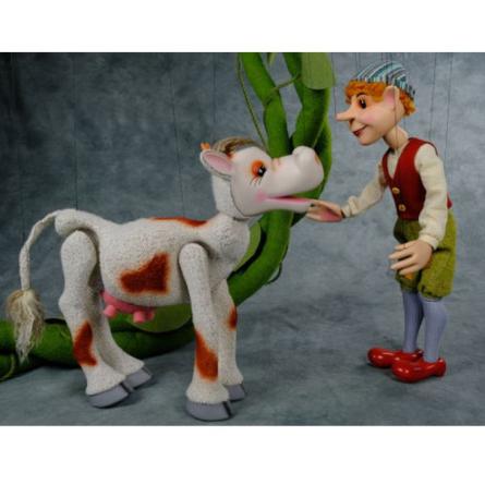 一個男孩和一匹馬的兩個木偶。