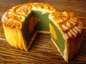 Photo of a mooncake with a Chinese character stamped on top.