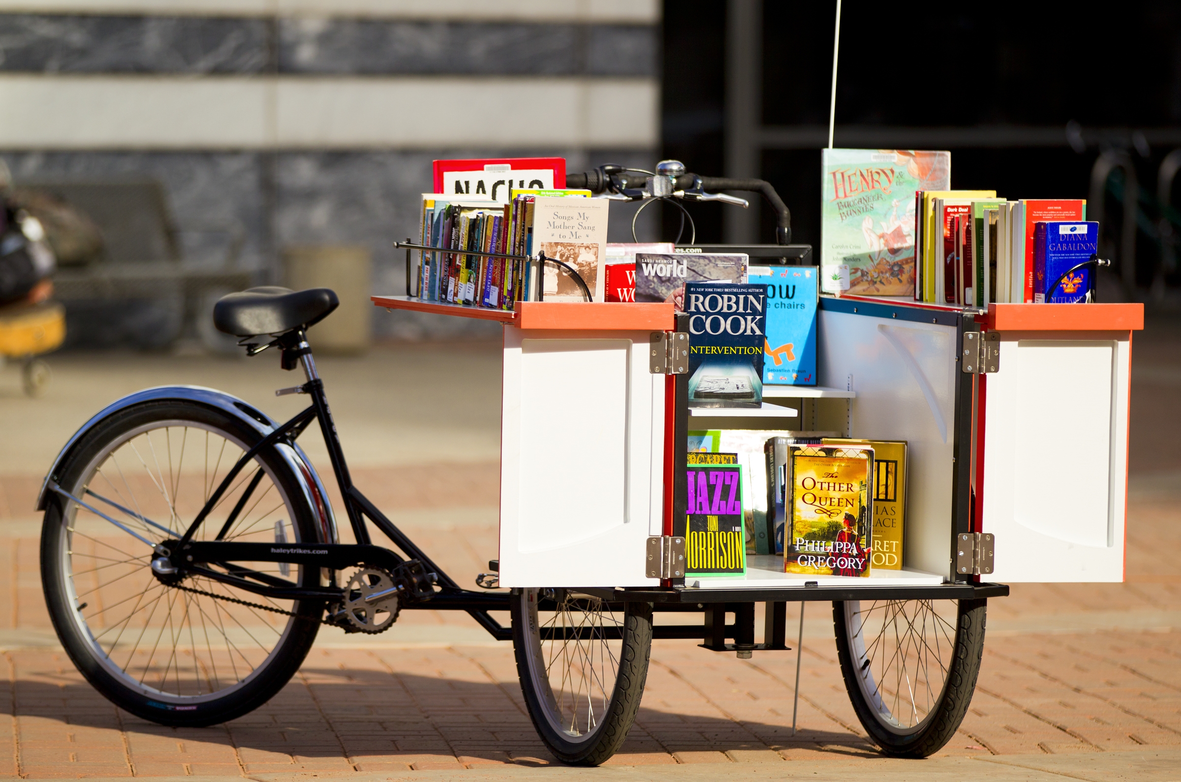 Bookbike in front of Library